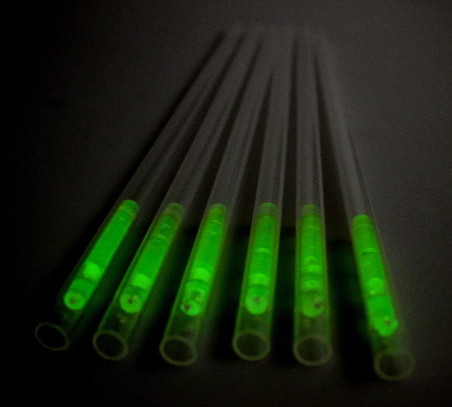Glow In The Dark Plastic Straws Pack of 6 Assorted Colours 5257 (Parcel Rate)